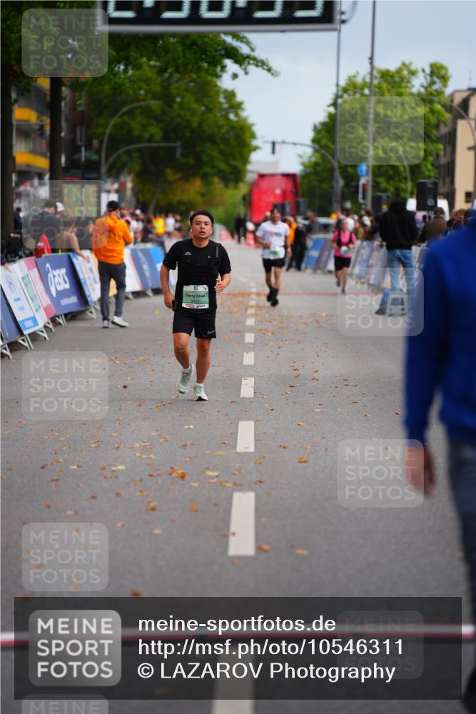 20.09.2026 - PSD Bank Halbmarathon LAZAROV Photography http://msf.ph/oto/10546311 20.09.2026 12:56:38 Ziel  meine-sportfotos.de