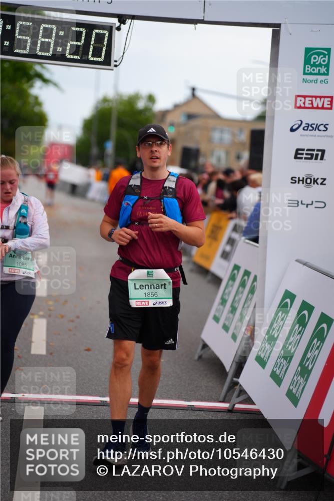 20.09.2026 - PSD Bank Halbmarathon LAZAROV Photography http://msf.ph/oto/10546430 20.09.2026 12:58:20 Ziel 1085, 1395, 1856, 1993 meine-sportfotos.de