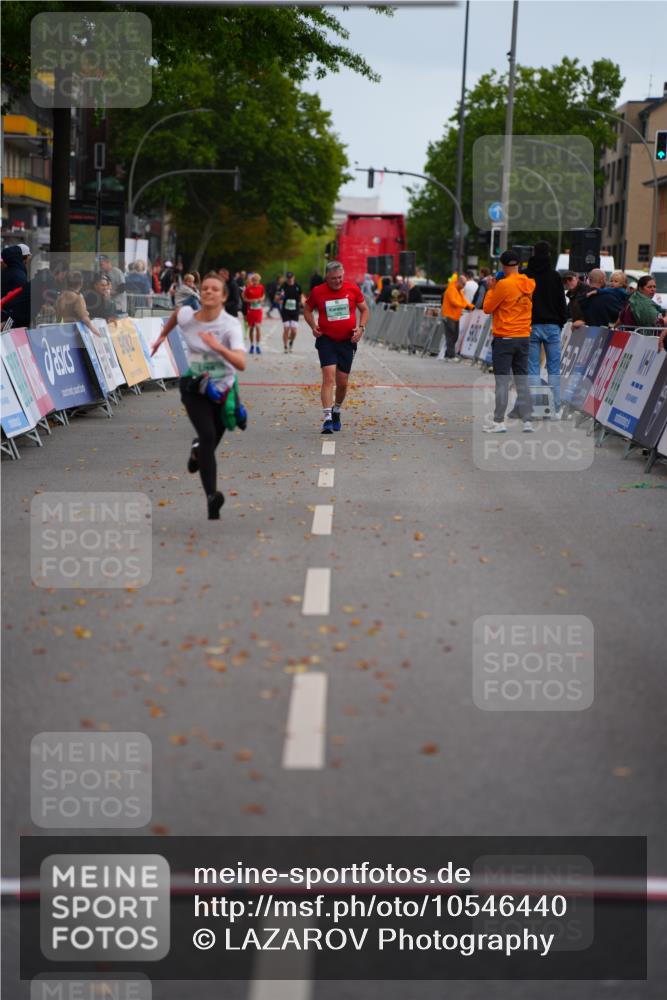 20.09.2026 - PSD Bank Halbmarathon LAZAROV Photography http://msf.ph/oto/10546440 20.09.2026 12:58:31 Ziel 4411 meine-sportfotos.de