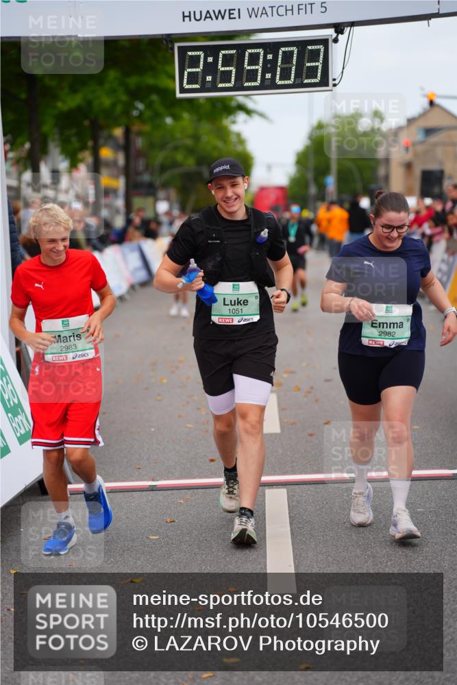 20.09.2026 - PSD Bank Halbmarathon LAZAROV Photography http://msf.ph/oto/10546500 20.09.2026 12:59:03 Ziel 1051, 2982, 2983 meine-sportfotos.de