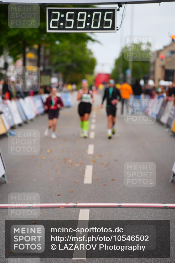 20.09.2026 - PSD Bank Halbmarathon LAZAROV Photography http://msf.ph/oto/10546502 20.09.2026 12:59:05 Ziel 1051, 2982, 2983 meine-sportfotos.de