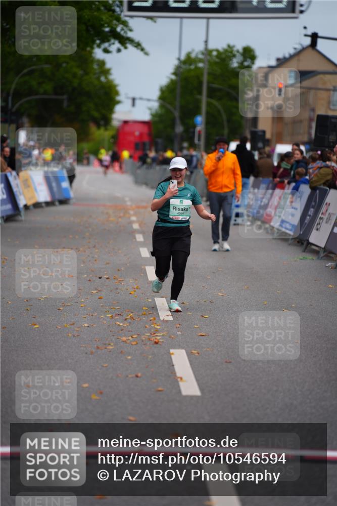 20.09.2026 - PSD Bank Halbmarathon LAZAROV Photography http://msf.ph/oto/10546594 20.09.2026 13:00:39 Ziel 4544 meine-sportfotos.de