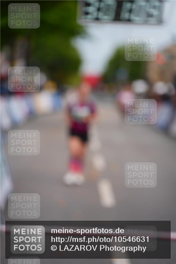 20.09.2026 - PSD Bank Halbmarathon LAZAROV Photography http://msf.ph/oto/10546631 20.09.2026 13:01:09 Ziel 3228 meine-sportfotos.de
