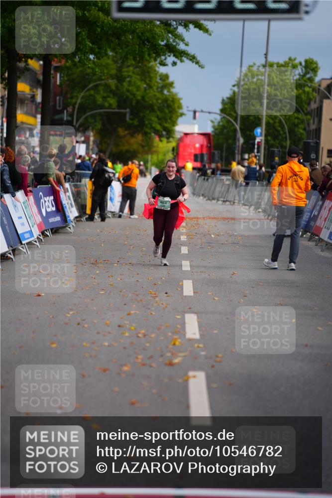 20.09.2026 - PSD Bank Halbmarathon LAZAROV Photography http://msf.ph/oto/10546782 20.09.2026 13:03:22 Ziel 4456 meine-sportfotos.de