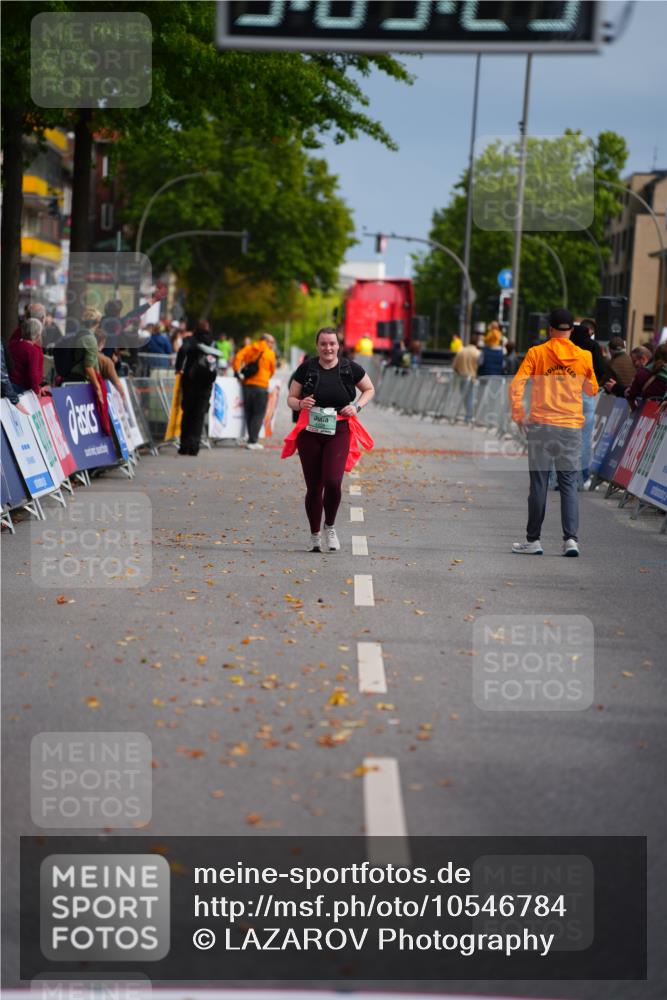 20.09.2026 - PSD Bank Halbmarathon LAZAROV Photography http://msf.ph/oto/10546784 20.09.2026 13:03:22 Ziel 4456 meine-sportfotos.de