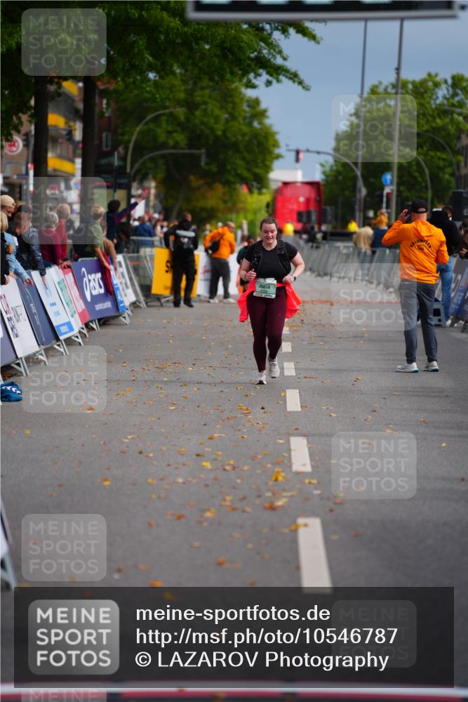 20.09.2026 - PSD Bank Halbmarathon LAZAROV Photography http://msf.ph/oto/10546787 20.09.2026 13:03:23 Ziel 4456 meine-sportfotos.de