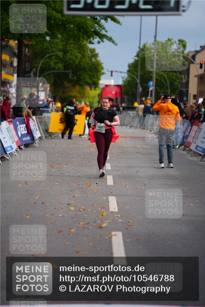 20.09.2026 - PSD Bank Halbmarathon LAZAROV Photography http://msf.ph/oto/10546788 20.09.2026 13:03:24 Ziel 4456 meine-sportfotos.de