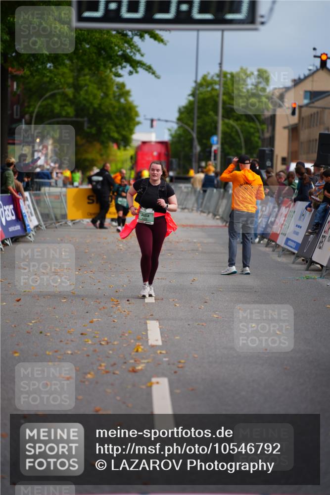 20.09.2026 - PSD Bank Halbmarathon LAZAROV Photography http://msf.ph/oto/10546792 20.09.2026 13:03:24 Ziel 4456 meine-sportfotos.de