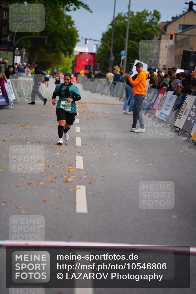 20.09.2026 - PSD Bank Halbmarathon LAZAROV Photography http://msf.ph/oto/10546806 20.09.2026 13:03:36 Ziel 4456 meine-sportfotos.de