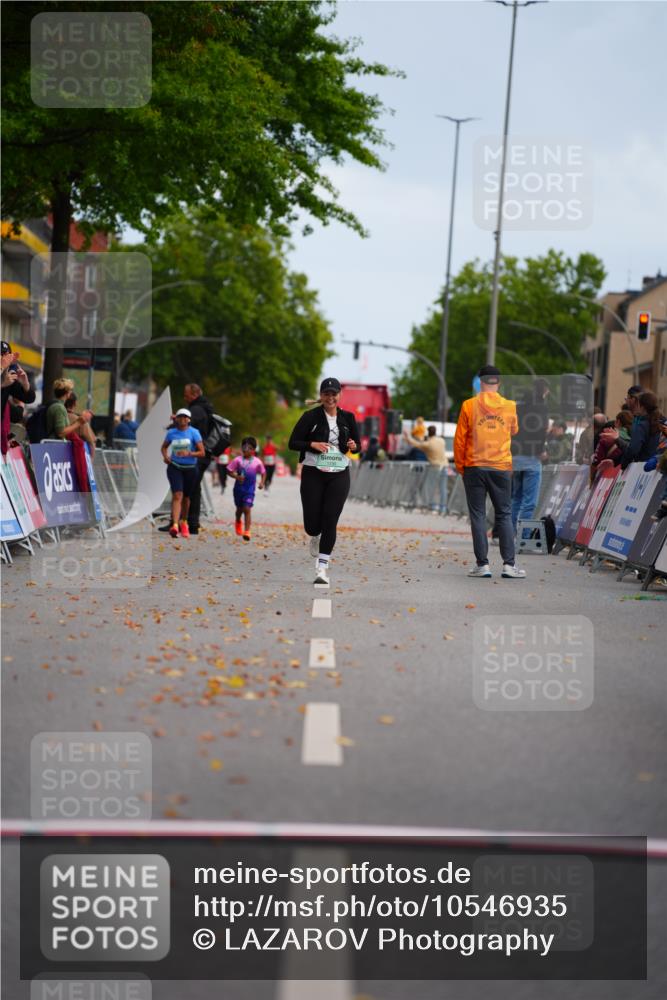 20.09.2026 - PSD Bank Halbmarathon LAZAROV Photography http://msf.ph/oto/10546935 20.09.2026 13:05:01 Ziel 1230 meine-sportfotos.de
