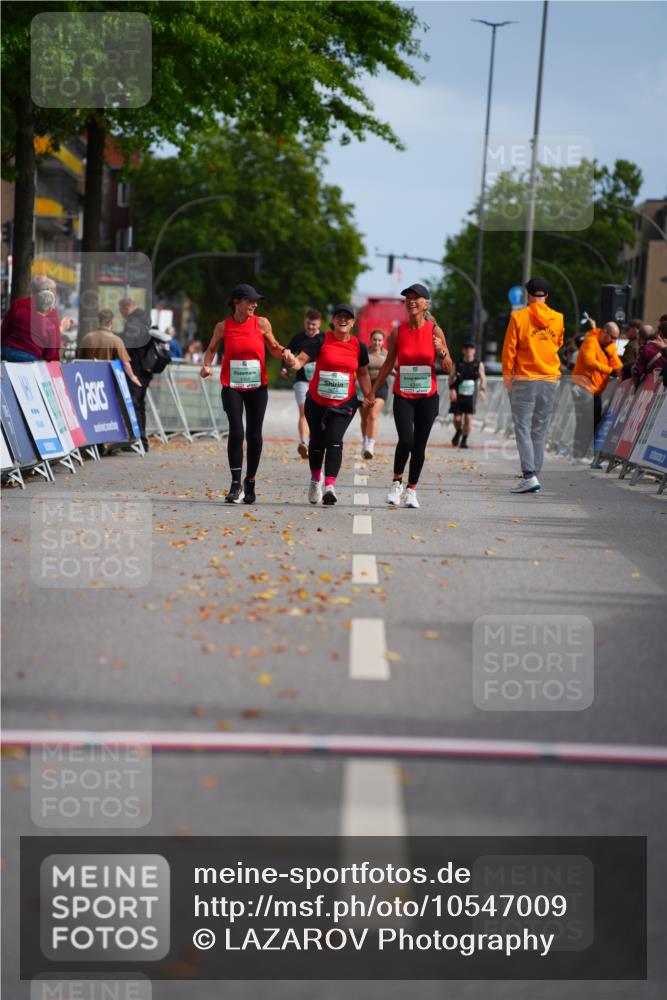 20.09.2026 - PSD Bank Halbmarathon LAZAROV Photography http://msf.ph/oto/10547009 20.09.2026 13:05:29 Ziel 1684, 4349, 4350 meine-sportfotos.de