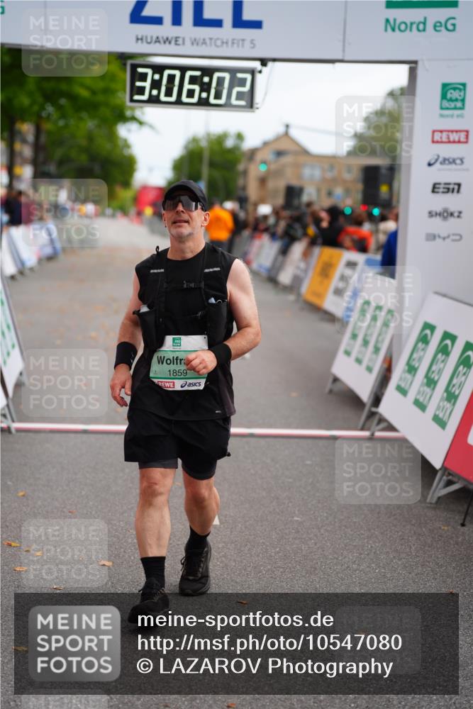 20.09.2026 - PSD Bank Halbmarathon LAZAROV Photography http://msf.ph/oto/10547080 20.09.2026 13:06:01 Ziel 1859 meine-sportfotos.de