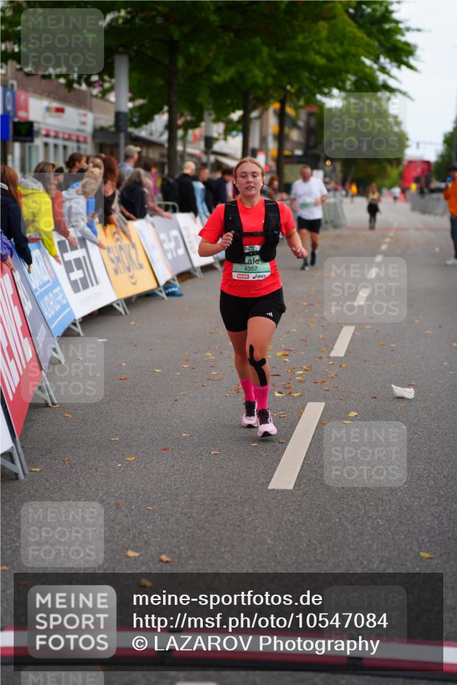 20.09.2026 - PSD Bank Halbmarathon LAZAROV Photography http://msf.ph/oto/10547084 20.09.2026 13:06:44 Ziel 4357 meine-sportfotos.de