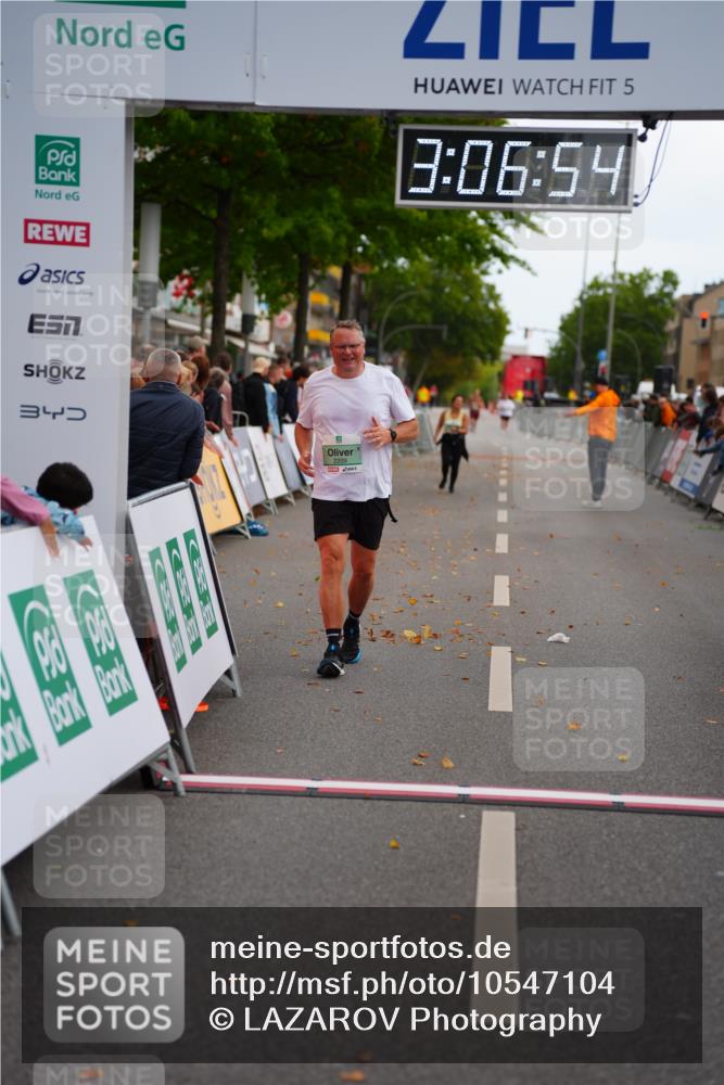 20.09.2026 - PSD Bank Halbmarathon LAZAROV Photography http://msf.ph/oto/10547104 20.09.2026 13:06:54 Ziel 2209, 4357 meine-sportfotos.de