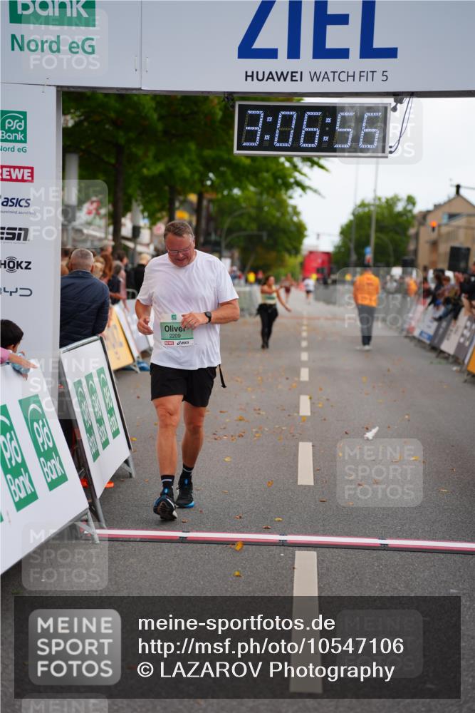 20.09.2026 - PSD Bank Halbmarathon LAZAROV Photography http://msf.ph/oto/10547106 20.09.2026 13:06:55 Ziel 2209 meine-sportfotos.de