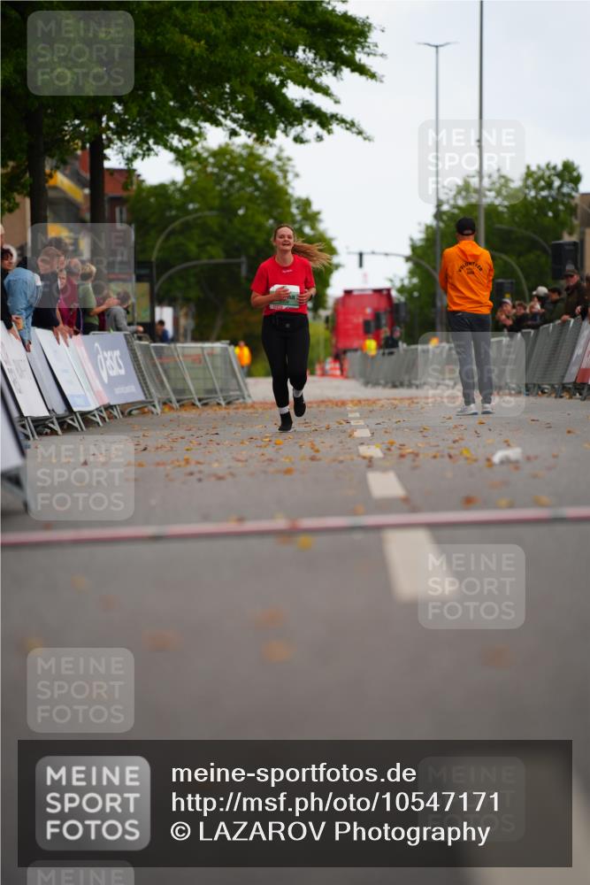 20.09.2026 - PSD Bank Halbmarathon LAZAROV Photography http://msf.ph/oto/10547171 20.09.2026 13:07:45 Ziel 4408 meine-sportfotos.de