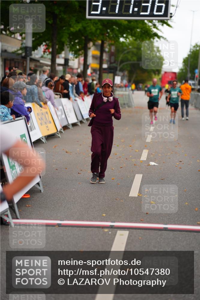 20.09.2026 - PSD Bank Halbmarathon LAZAROV Photography http://msf.ph/oto/10547380 20.09.2026 13:11:35 Ziel 3642 meine-sportfotos.de