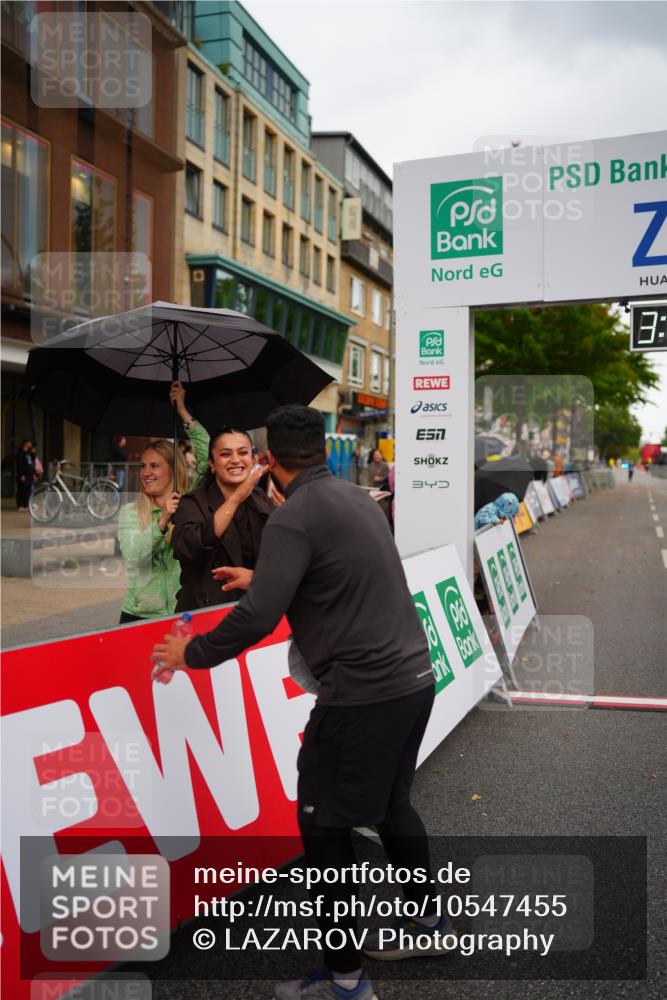 20.09.2026 - PSD Bank Halbmarathon LAZAROV Photography http://msf.ph/oto/10547455 20.09.2026 13:12:32 Ziel 1071 meine-sportfotos.de