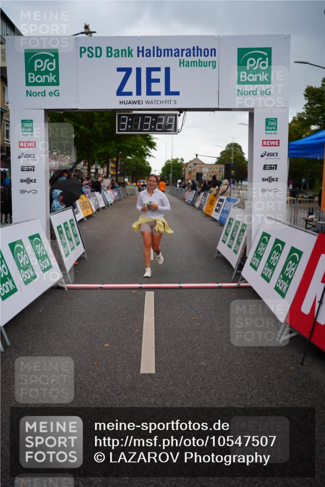 20.09.2026 - PSD Bank Halbmarathon LAZAROV Photography http://msf.ph/oto/10547507 20.09.2026 13:13:28 Ziel 2215 meine-sportfotos.de