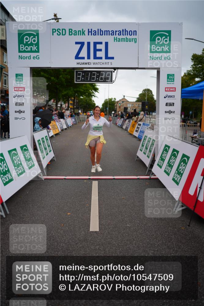20.09.2026 - PSD Bank Halbmarathon LAZAROV Photography http://msf.ph/oto/10547509 20.09.2026 13:13:28 Ziel 2215 meine-sportfotos.de