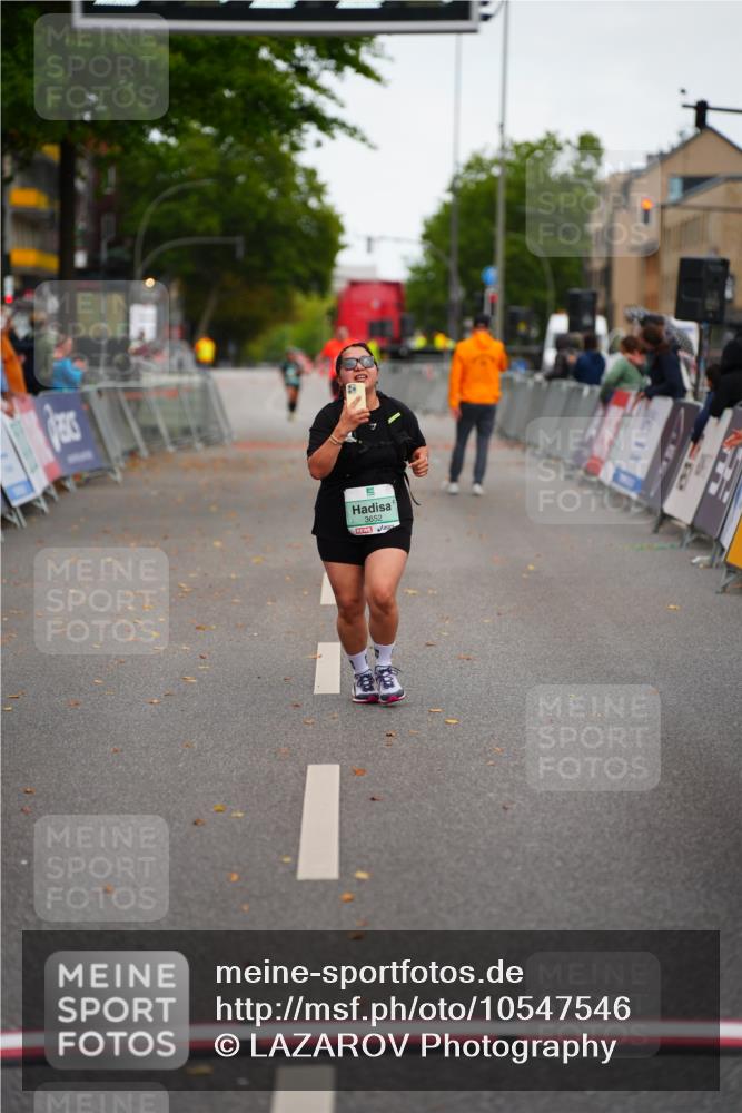 20.09.2026 - PSD Bank Halbmarathon LAZAROV Photography http://msf.ph/oto/10547546 20.09.2026 13:13:57 Ziel 3652 meine-sportfotos.de