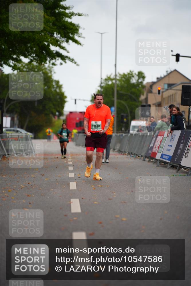 20.09.2026 - PSD Bank Halbmarathon LAZAROV Photography http://msf.ph/oto/10547586 20.09.2026 13:14:12 Ziel 4017 meine-sportfotos.de