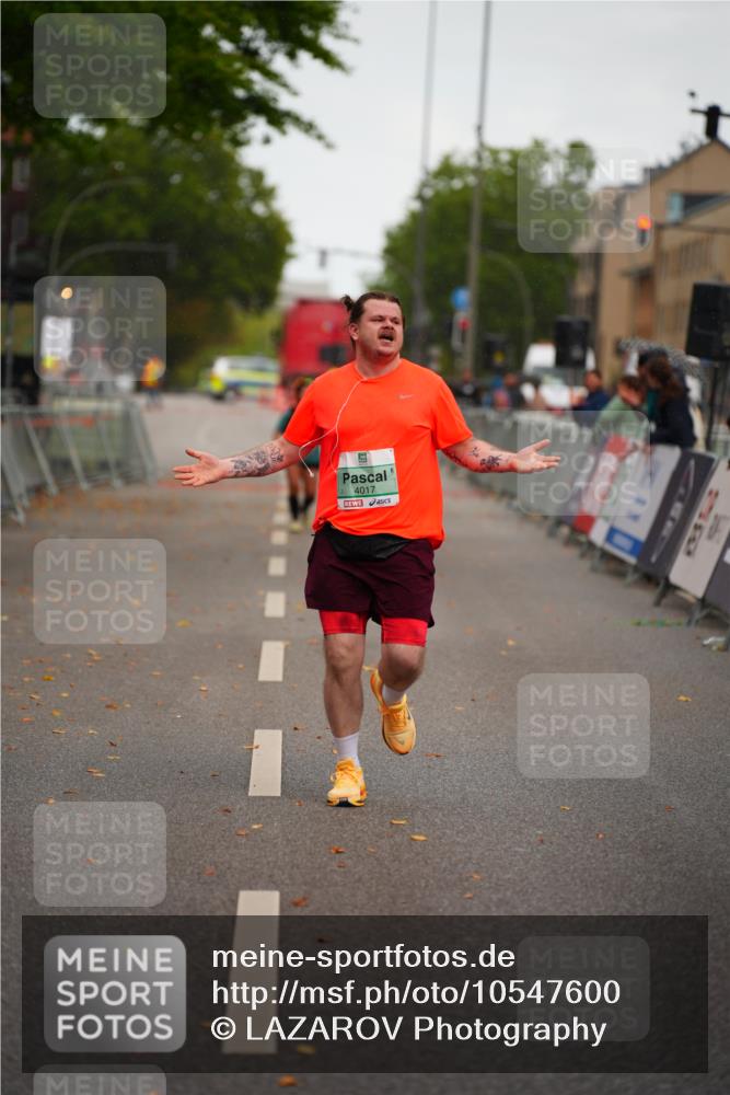 20.09.2026 - PSD Bank Halbmarathon LAZAROV Photography http://msf.ph/oto/10547600 20.09.2026 13:14:15 Ziel 4017 meine-sportfotos.de