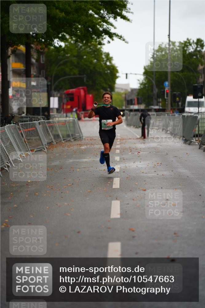 20.09.2026 - PSD Bank Halbmarathon LAZAROV Photography http://msf.ph/oto/10547663 20.09.2026 13:21:31 Ziel  meine-sportfotos.de