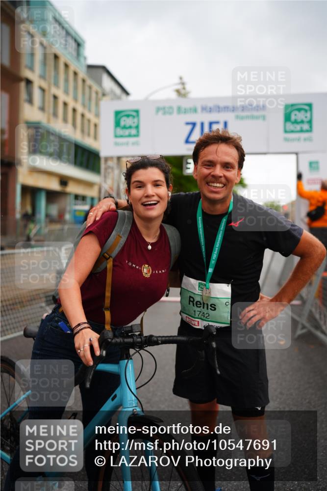 20.09.2026 - PSD Bank Halbmarathon LAZAROV Photography http://msf.ph/oto/10547691 20.09.2026 13:21:58 Ziel  meine-sportfotos.de