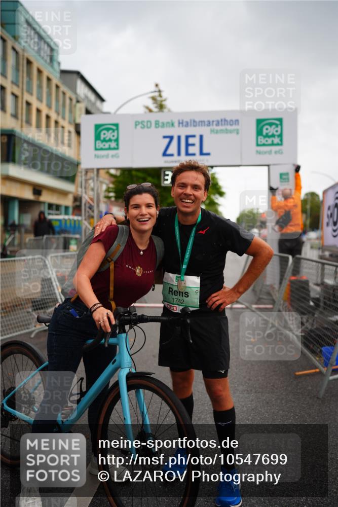 20.09.2026 - PSD Bank Halbmarathon LAZAROV Photography http://msf.ph/oto/10547699 20.09.2026 13:22:00 Ziel  meine-sportfotos.de