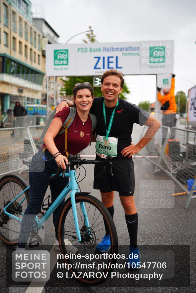 20.09.2026 - PSD Bank Halbmarathon LAZAROV Photography http://msf.ph/oto/10547706 20.09.2026 13:22:01 Ziel  meine-sportfotos.de