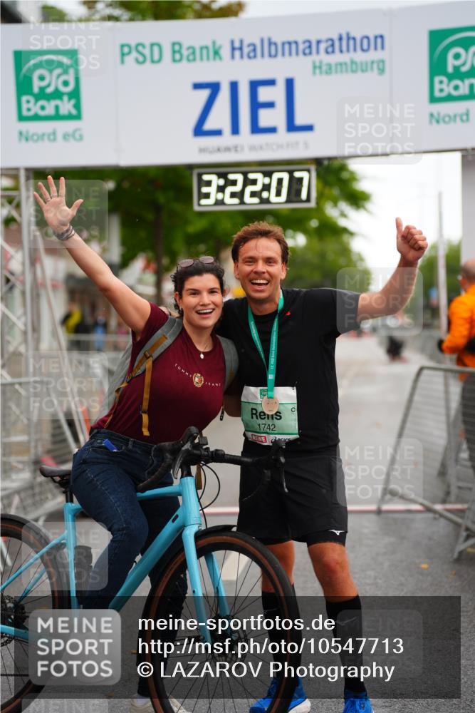 20.09.2026 - PSD Bank Halbmarathon LAZAROV Photography http://msf.ph/oto/10547713 20.09.2026 13:22:07 Ziel  meine-sportfotos.de