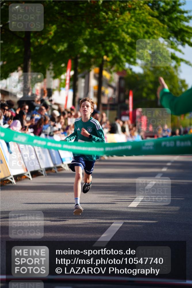 20.09.2026 - PSD Bank Halbmarathon LAZAROV Photography http://msf.ph/oto/10547740 20.09.2026 10:27:21 Ziel 371 meine-sportfotos.de