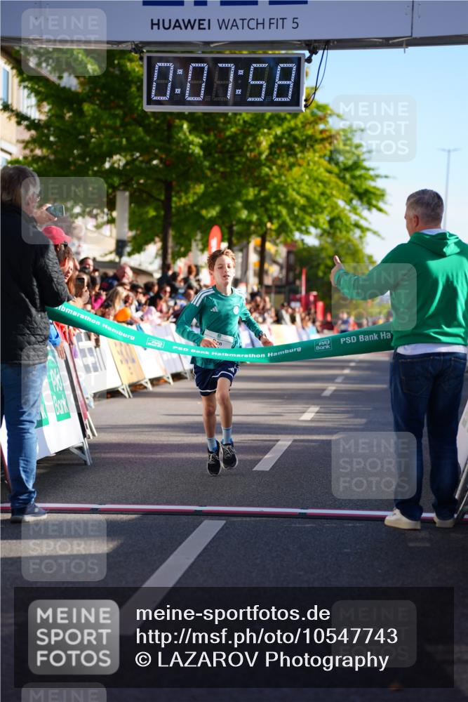 20.09.2026 - PSD Bank Halbmarathon LAZAROV Photography http://msf.ph/oto/10547743 20.09.2026 10:27:22 Ziel 371 meine-sportfotos.de