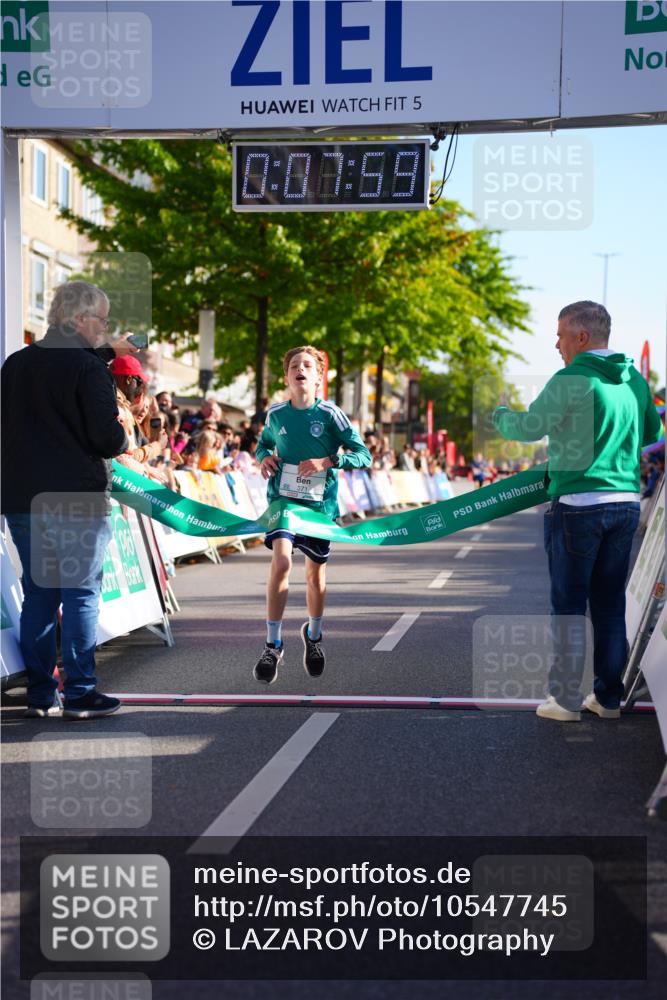 20.09.2026 - PSD Bank Halbmarathon LAZAROV Photography http://msf.ph/oto/10547745 20.09.2026 10:27:23 Ziel 371 meine-sportfotos.de