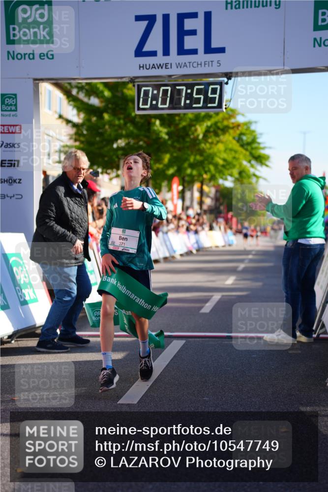 20.09.2026 - PSD Bank Halbmarathon LAZAROV Photography http://msf.ph/oto/10547749 20.09.2026 10:27:23 Ziel 371 meine-sportfotos.de