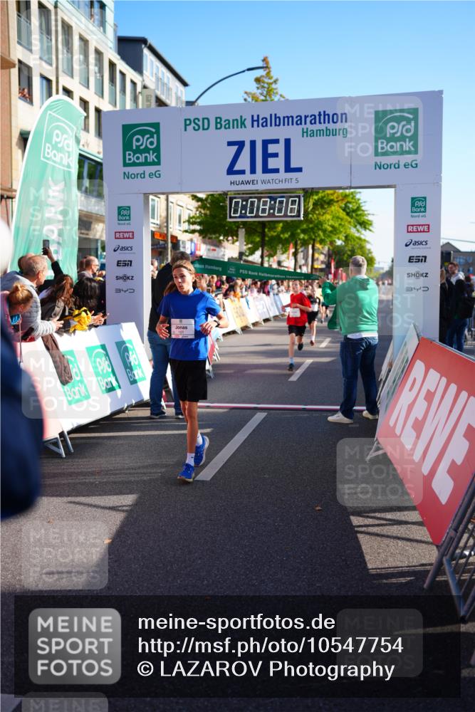 20.09.2026 - PSD Bank Halbmarathon LAZAROV Photography http://msf.ph/oto/10547754 20.09.2026 10:27:33 Ziel 101, 201, 348, 372 meine-sportfotos.de