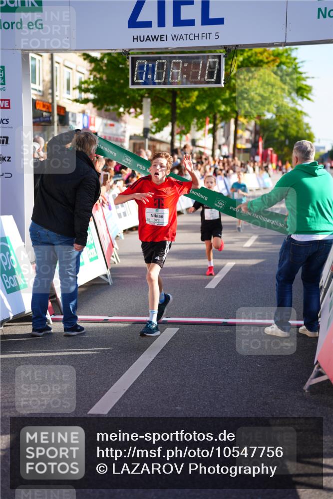 20.09.2026 - PSD Bank Halbmarathon LAZAROV Photography http://msf.ph/oto/10547756 20.09.2026 10:27:34 Ziel 101, 201, 348, 372 meine-sportfotos.de