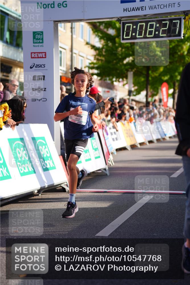 20.09.2026 - PSD Bank Halbmarathon LAZAROV Photography http://msf.ph/oto/10547768 20.09.2026 10:27:51 Ziel 345, 412 meine-sportfotos.de