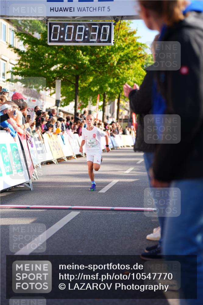 20.09.2026 - PSD Bank Halbmarathon LAZAROV Photography http://msf.ph/oto/10547770 20.09.2026 10:27:54 Ziel 345, 412 meine-sportfotos.de