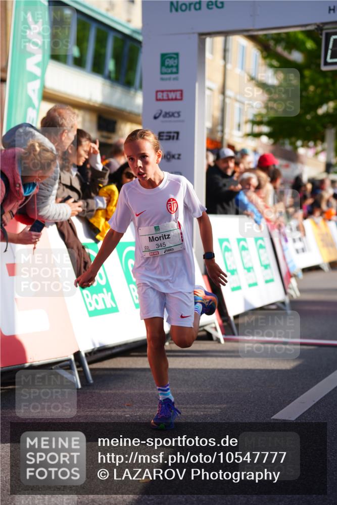 20.09.2026 - PSD Bank Halbmarathon LAZAROV Photography http://msf.ph/oto/10547777 20.09.2026 10:27:55 Ziel 345, 412 meine-sportfotos.de