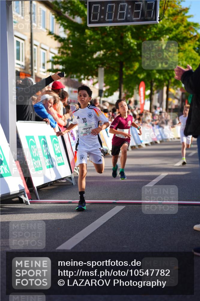 20.09.2026 - PSD Bank Halbmarathon LAZAROV Photography http://msf.ph/oto/10547782 20.09.2026 10:28:02 Ziel 216, 241, 250, 345, 457 meine-sportfotos.de