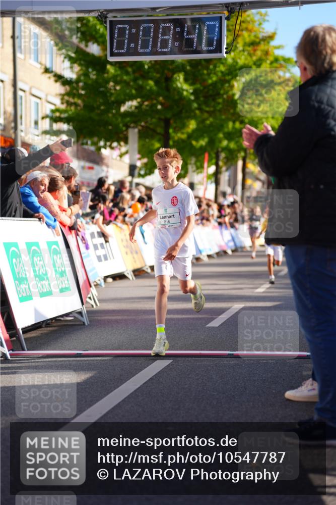 20.09.2026 - PSD Bank Halbmarathon LAZAROV Photography http://msf.ph/oto/10547787 20.09.2026 10:28:04 Ziel 216, 241, 250, 445, 457 meine-sportfotos.de