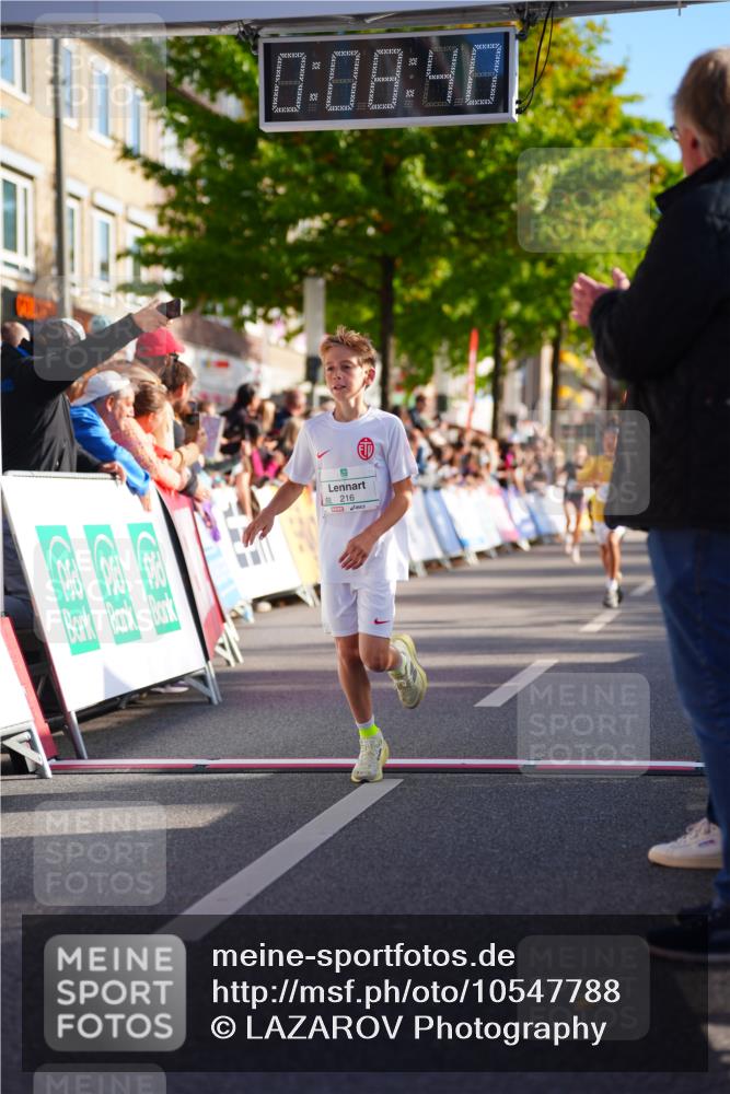20.09.2026 - PSD Bank Halbmarathon LAZAROV Photography http://msf.ph/oto/10547788 20.09.2026 10:28:04 Ziel 216, 241, 250, 445, 457 meine-sportfotos.de