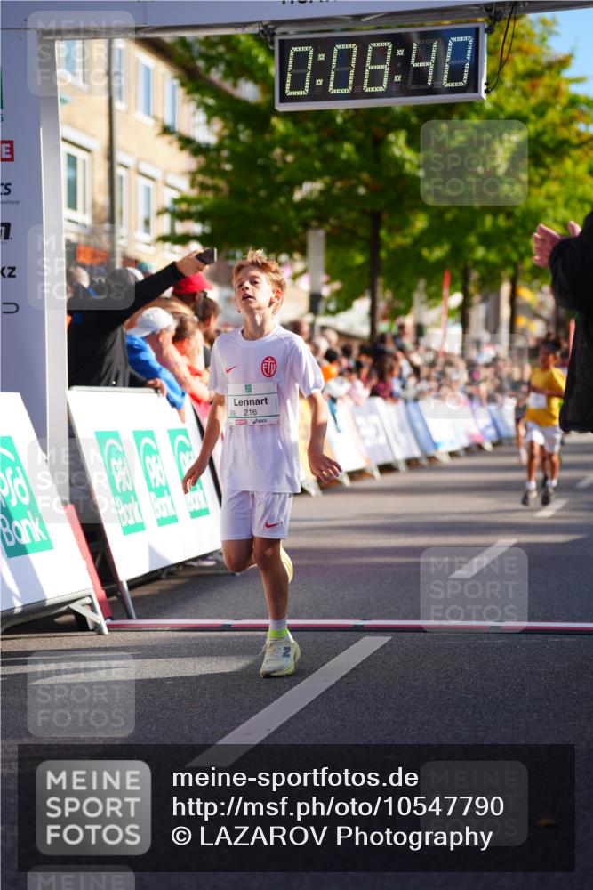 20.09.2026 - PSD Bank Halbmarathon LAZAROV Photography http://msf.ph/oto/10547790 20.09.2026 10:28:04 Ziel 216, 241, 250, 445, 457 meine-sportfotos.de