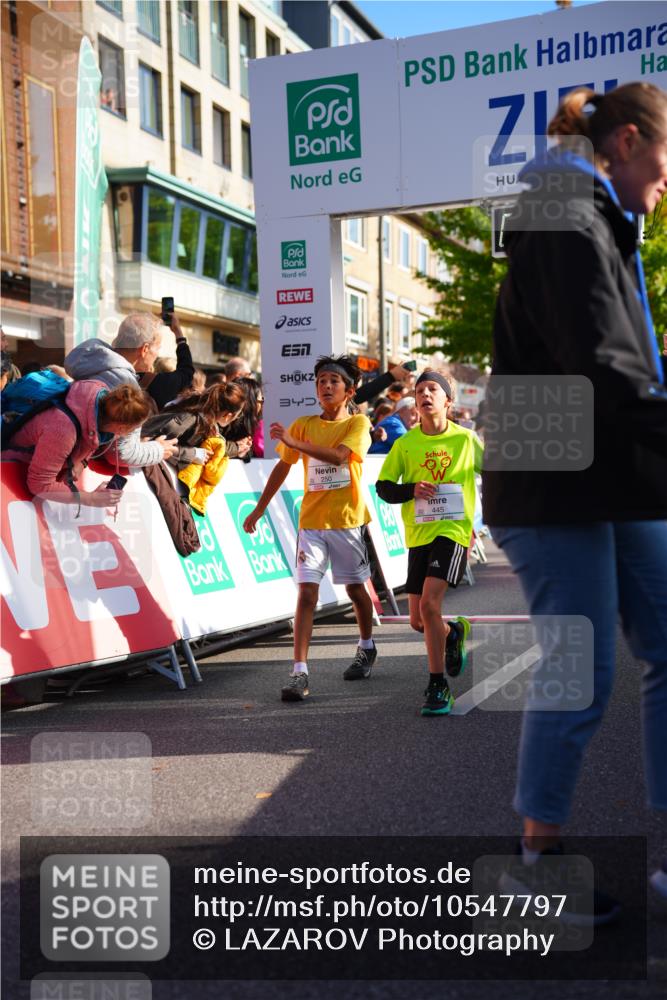 20.09.2026 - PSD Bank Halbmarathon LAZAROV Photography http://msf.ph/oto/10547797 20.09.2026 10:28:08 Ziel 130, 216, 241, 250, 271, 445, 457 meine-sportfotos.de