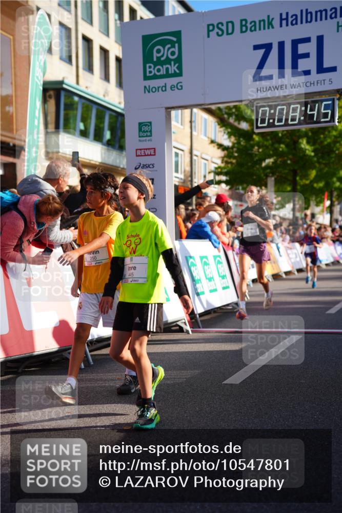 20.09.2026 - PSD Bank Halbmarathon LAZAROV Photography http://msf.ph/oto/10547801 20.09.2026 10:28:09 Ziel 123, 130, 216, 241, 250, 271, 445, 457 meine-sportfotos.de