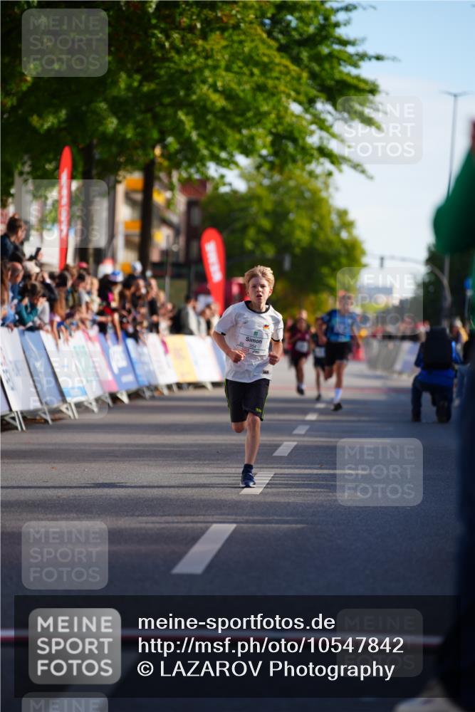 20.09.2026 - PSD Bank Halbmarathon LAZAROV Photography http://msf.ph/oto/10547842 20.09.2026 10:28:52 Ziel 354 meine-sportfotos.de