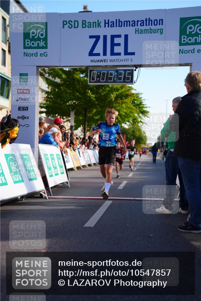 20.09.2026 - PSD Bank Halbmarathon LAZAROV Photography http://msf.ph/oto/10547857 20.09.2026 10:28:59 Ziel 211, 242, 258, 354 meine-sportfotos.de