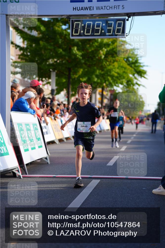 20.09.2026 - PSD Bank Halbmarathon LAZAROV Photography http://msf.ph/oto/10547864 20.09.2026 10:29:02 Ziel 206, 211, 242, 258, 301, 354 meine-sportfotos.de